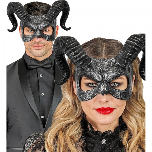 Пластиковая маска с рогами